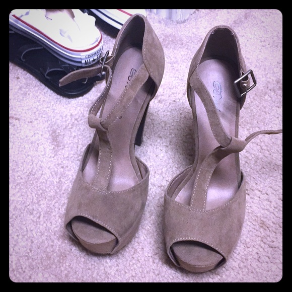 Heels - Picture 1 of 2